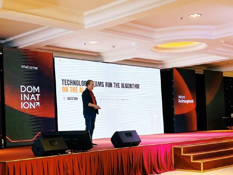 Diễn thuyết action shot